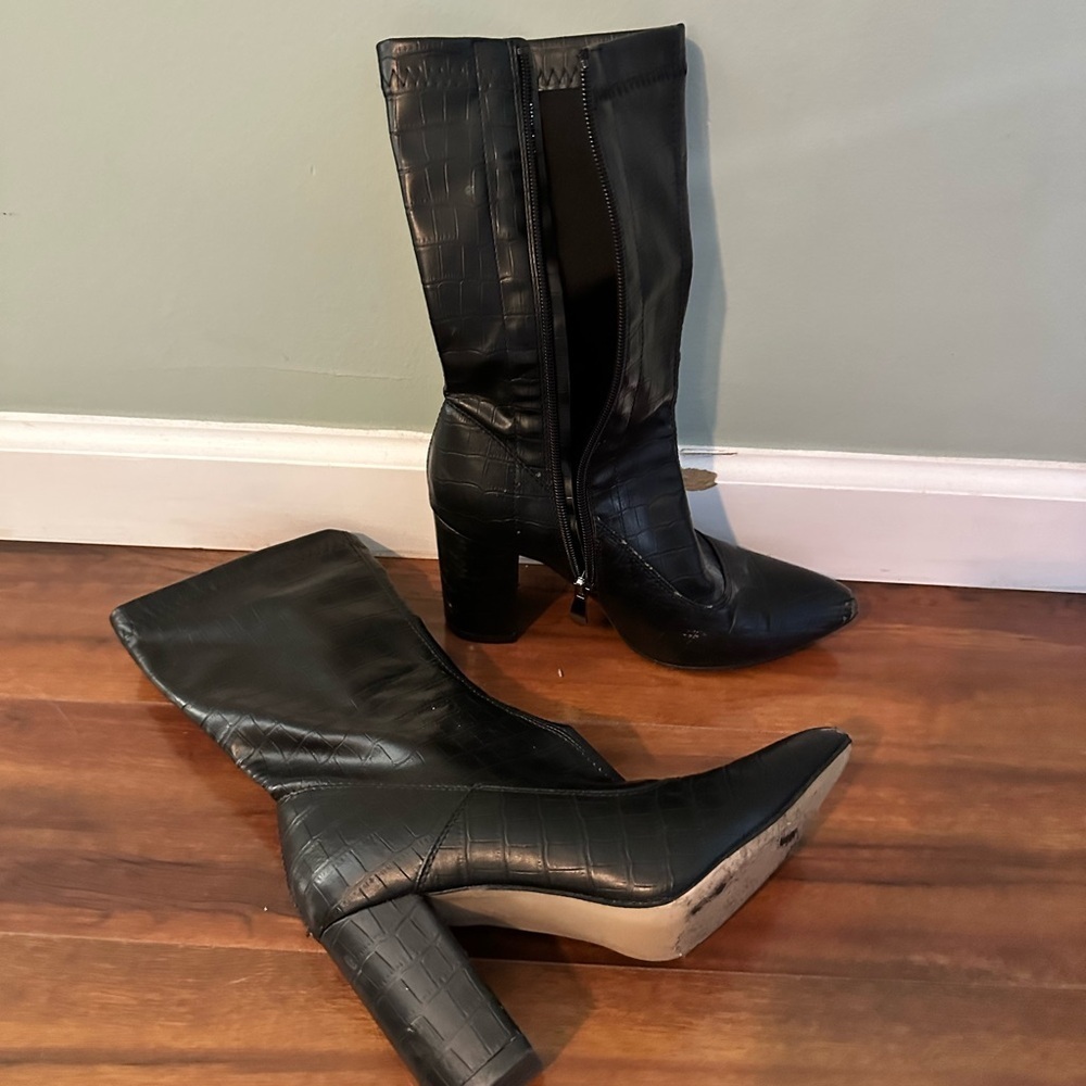 BLACK CROC DESIGNED HEELED POINTED TOE INSIDE ZIP BOOTS
